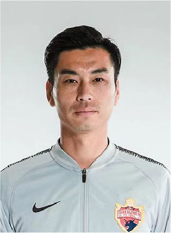 她看着萧老太太，不可置信的说：老太太，你这就让我们滚出去？这也太过分了吧。